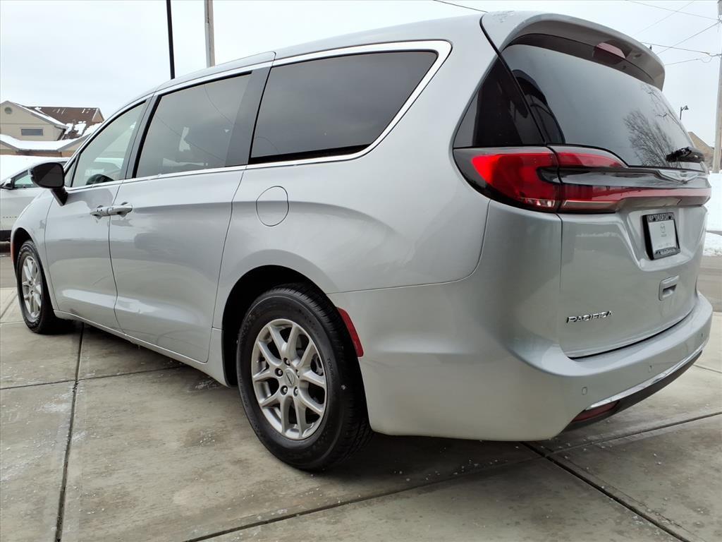 used 2024 Chrysler Pacifica car, priced at $25,500