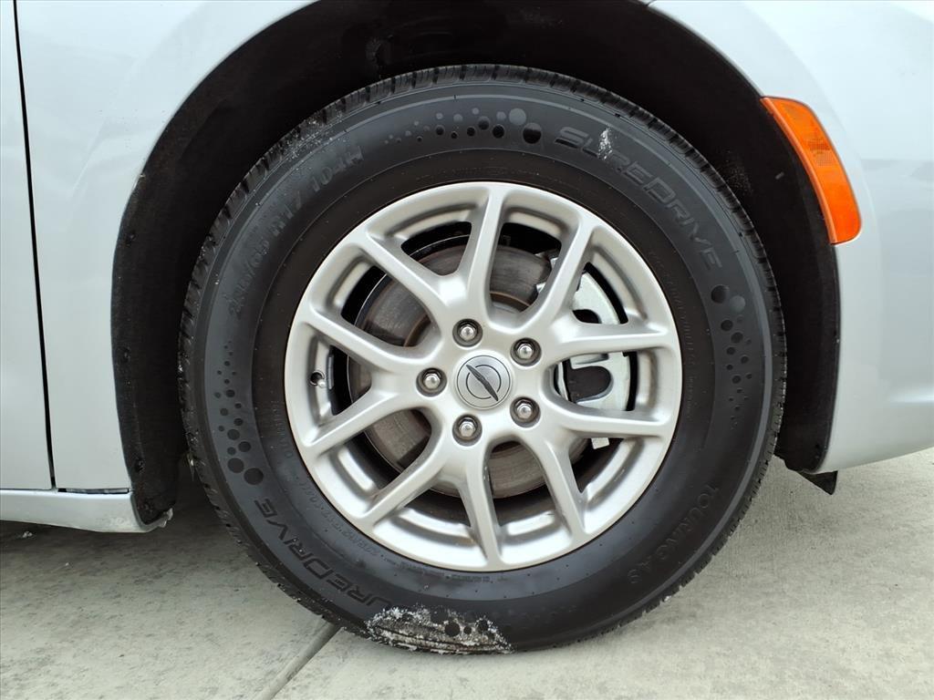 used 2024 Chrysler Pacifica car, priced at $25,500