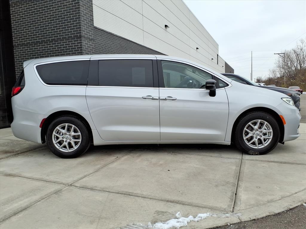 used 2024 Chrysler Pacifica car, priced at $25,500
