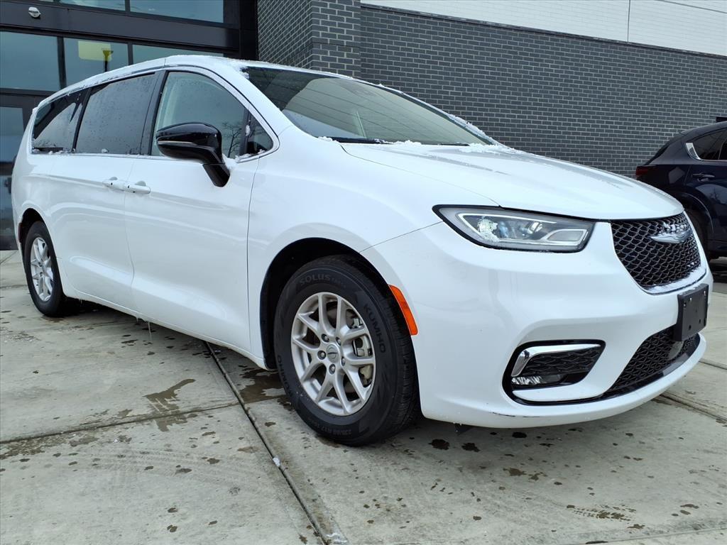 used 2024 Chrysler Pacifica car, priced at $24,500