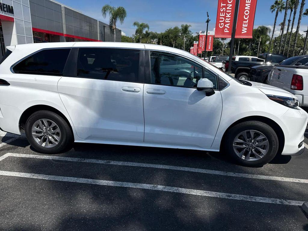 2022 White Toyota Sienna
