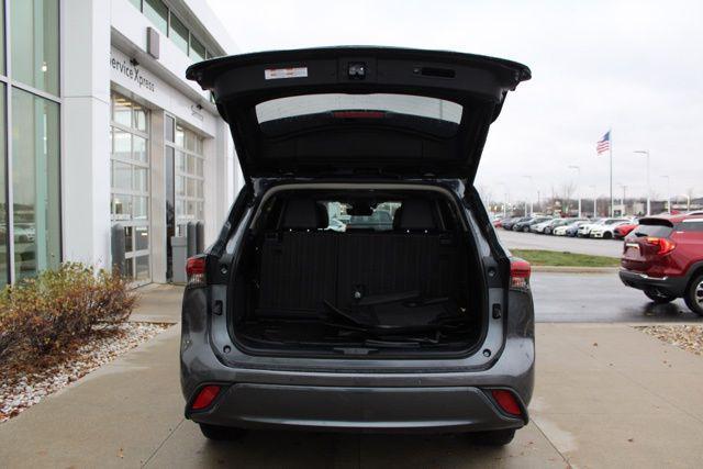 used 2020 Toyota Highlander Hybrid car, priced at $34,961