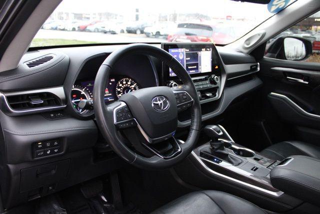 used 2020 Toyota Highlander Hybrid car, priced at $34,961