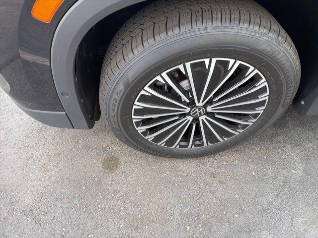 new 2026 Volkswagen Tiguan car, priced at $31,053