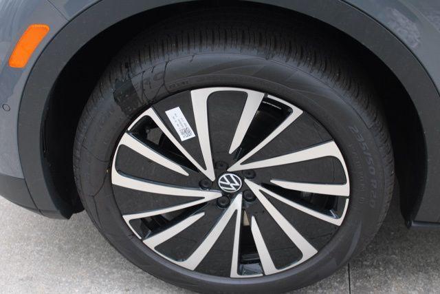 new 2025 Volkswagen ID.4 car, priced at $41,005