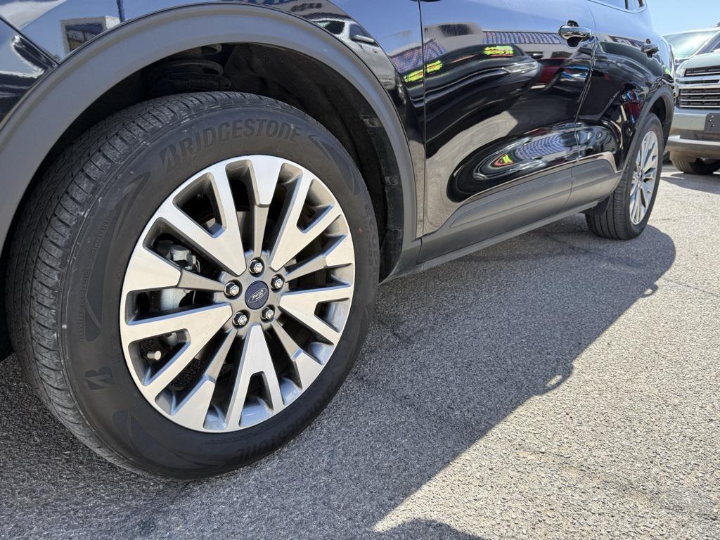 2022 Agate Black Metallic Ford Escape