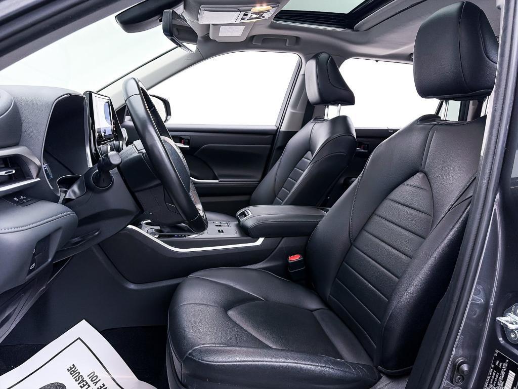used 2023 Toyota Highlander Hybrid car, priced at $34,592