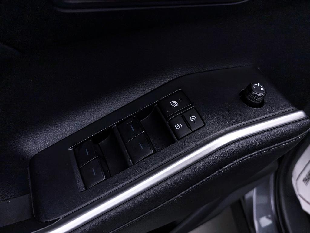 used 2023 Toyota Highlander Hybrid car, priced at $34,592