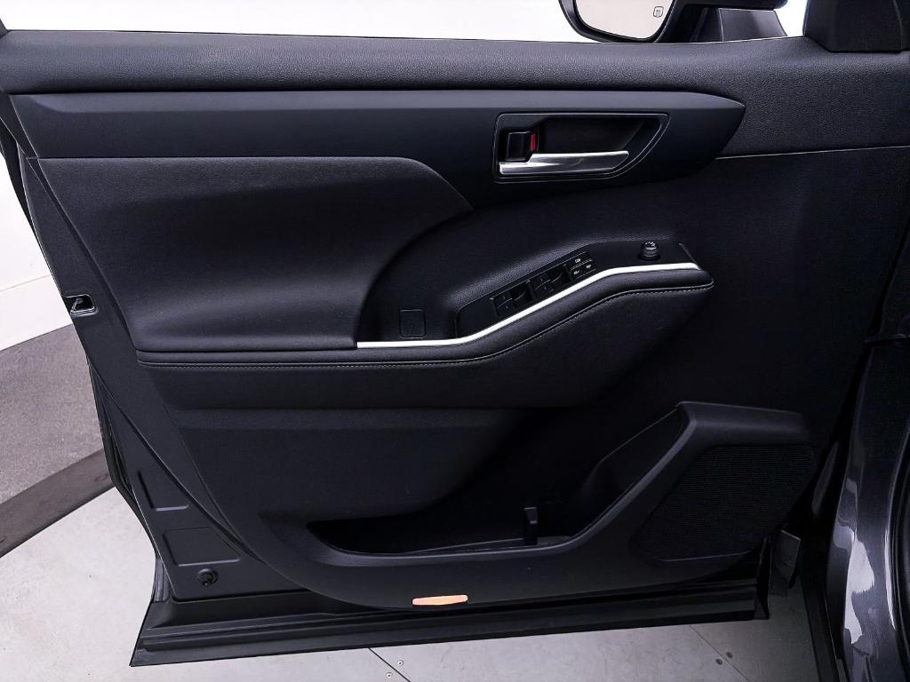 used 2023 Toyota Highlander Hybrid car, priced at $34,592