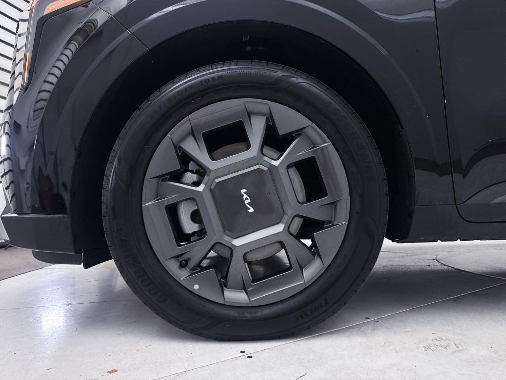 used 2025 Kia Carnival Hybrid car, priced at $38,990