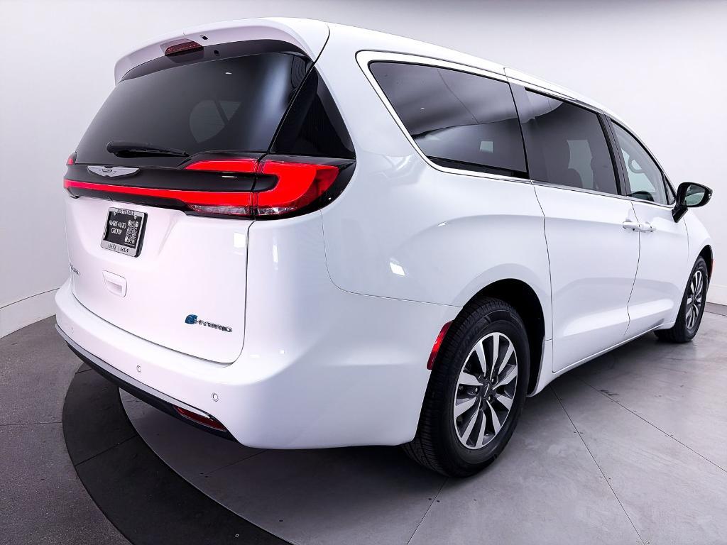 used 2024 Chrysler Pacifica Hybrid car, priced at $27,490