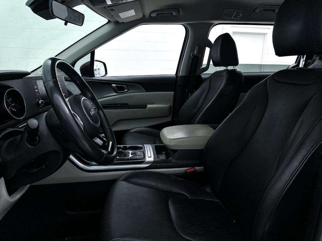 used 2024 Kia Carnival car, priced at $27,983