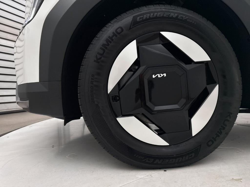 used 2024 Kia EV9 car, priced at $36,994