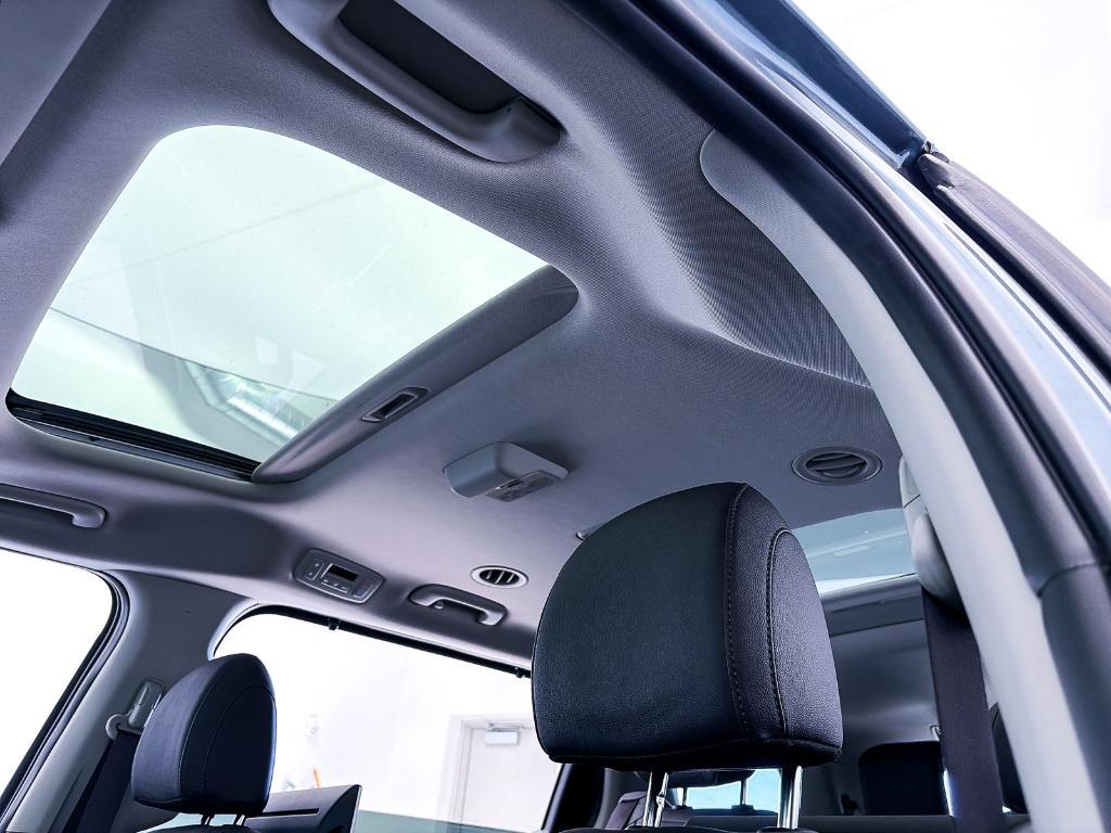 used 2025 Kia Carnival car, priced at $44,981