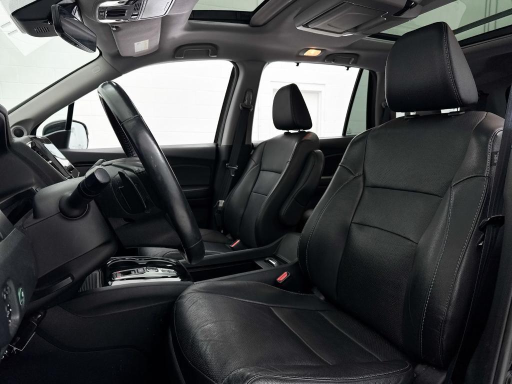 used 2022 Honda Pilot car, priced at $28,994