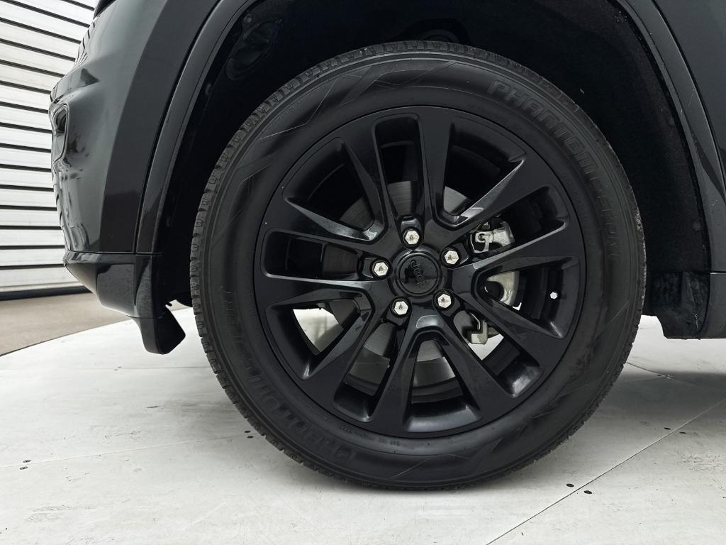 used 2018 Jeep Grand Cherokee car, priced at $15,996