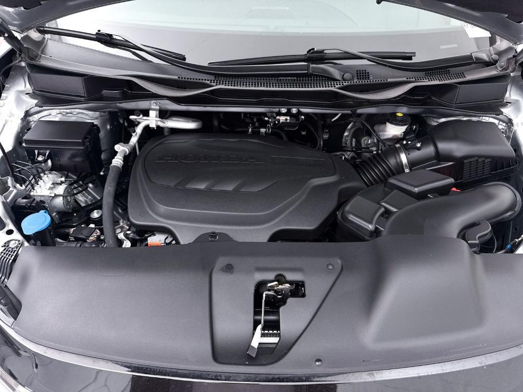 used 2025 Honda Odyssey car, priced at $36,991