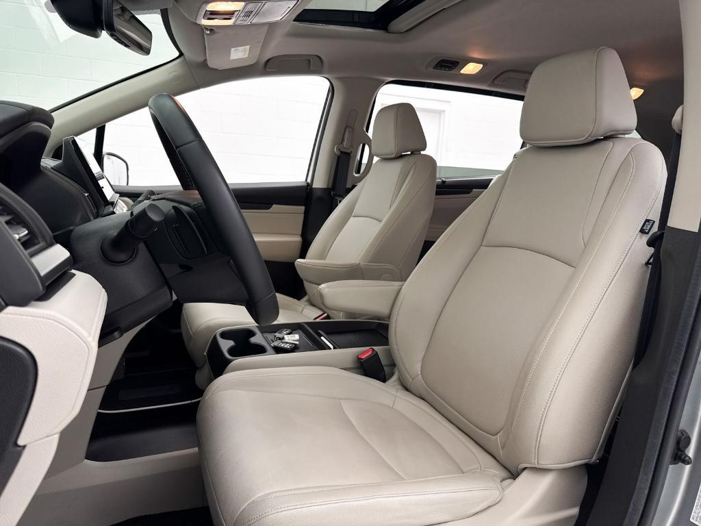 used 2025 Honda Odyssey car, priced at $36,991