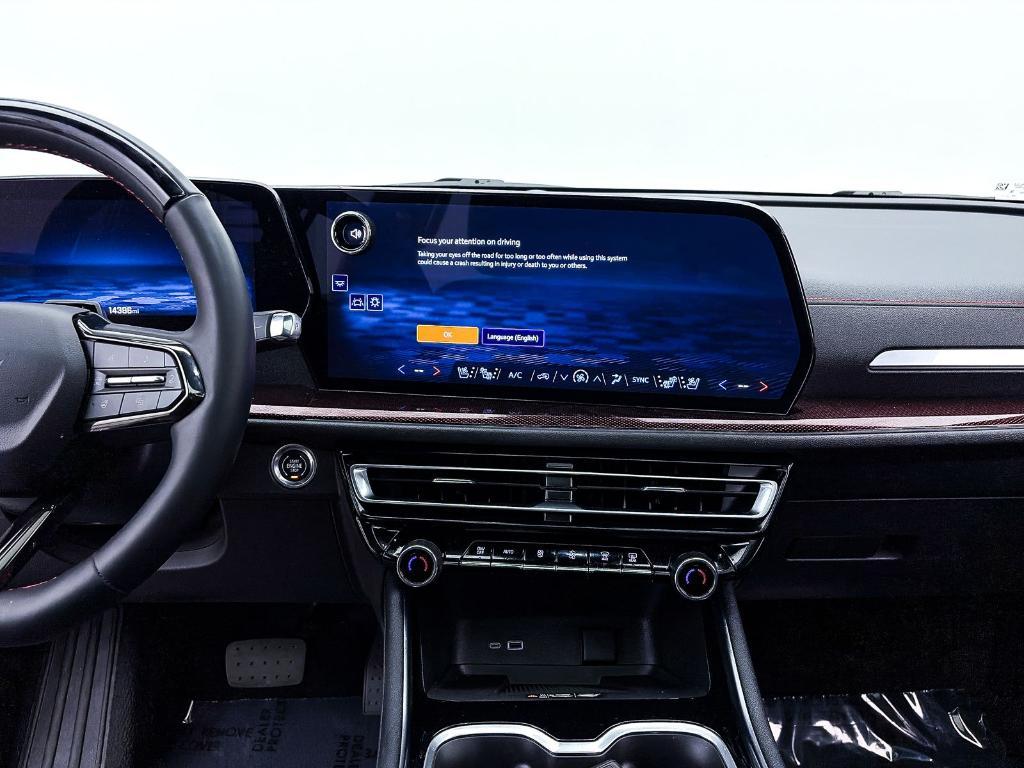 used 2024 Chevrolet Traverse car, priced at $47,992