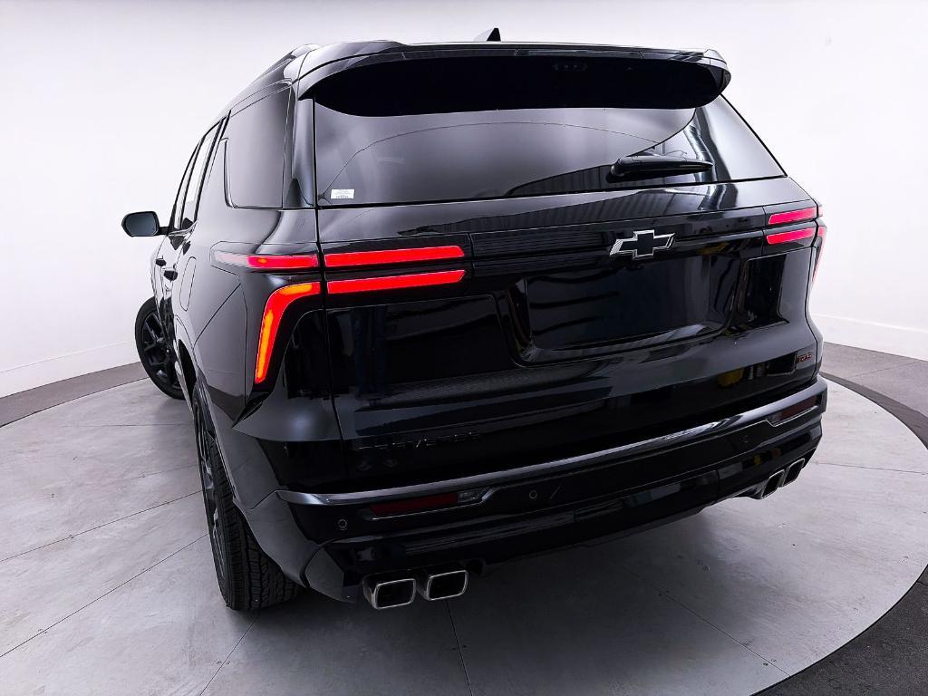 used 2024 Chevrolet Traverse car, priced at $47,992