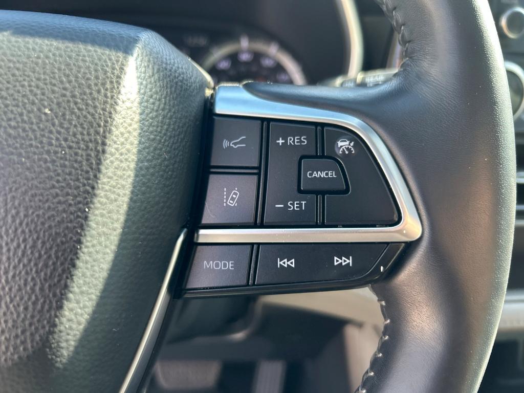 used 2020 Toyota Highlander Hybrid car, priced at $25,992