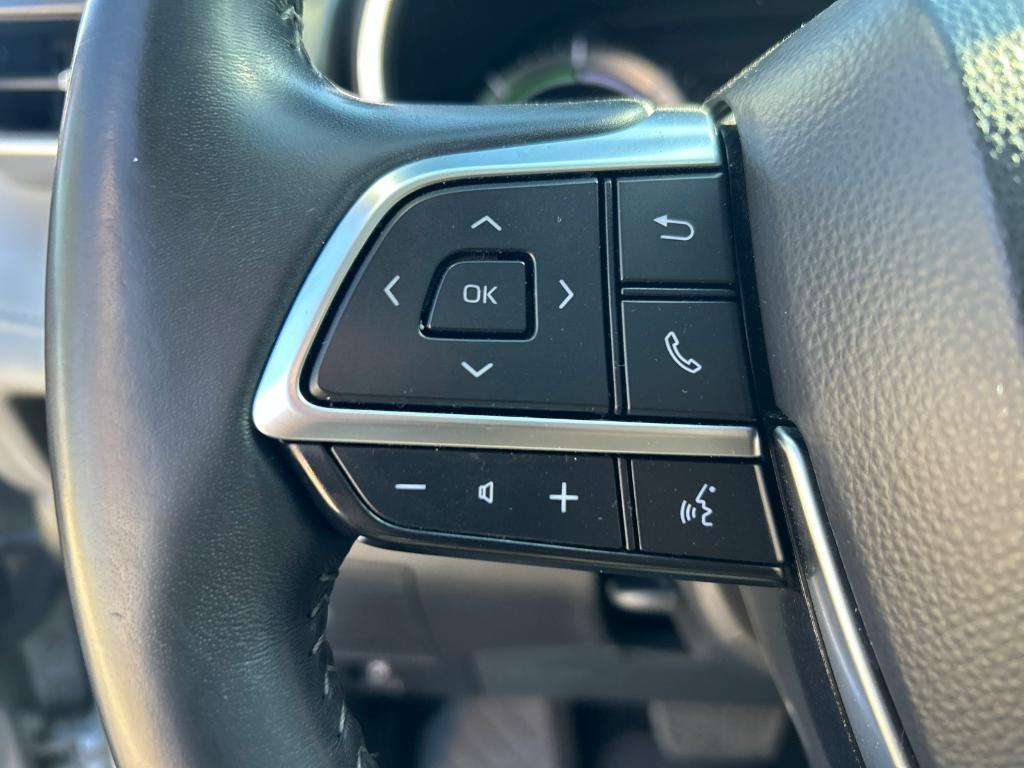 used 2020 Toyota Highlander Hybrid car, priced at $25,992