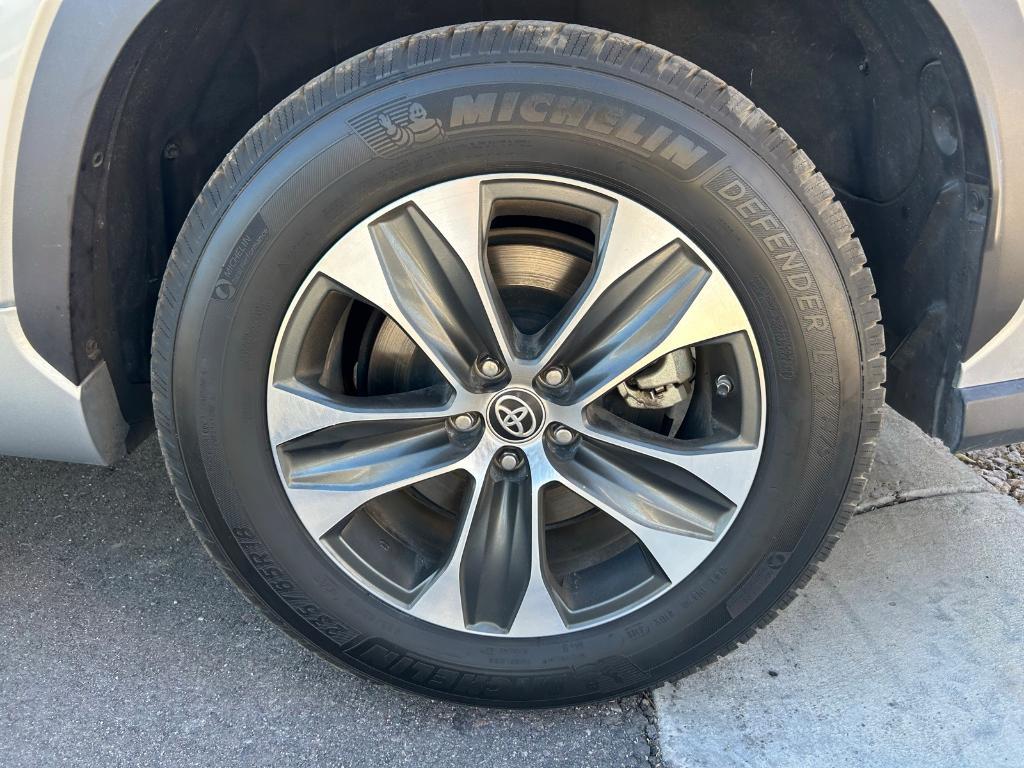 used 2020 Toyota Highlander Hybrid car, priced at $25,992