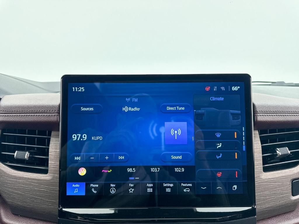 used 2024 Ford Expedition car, priced at $47,993