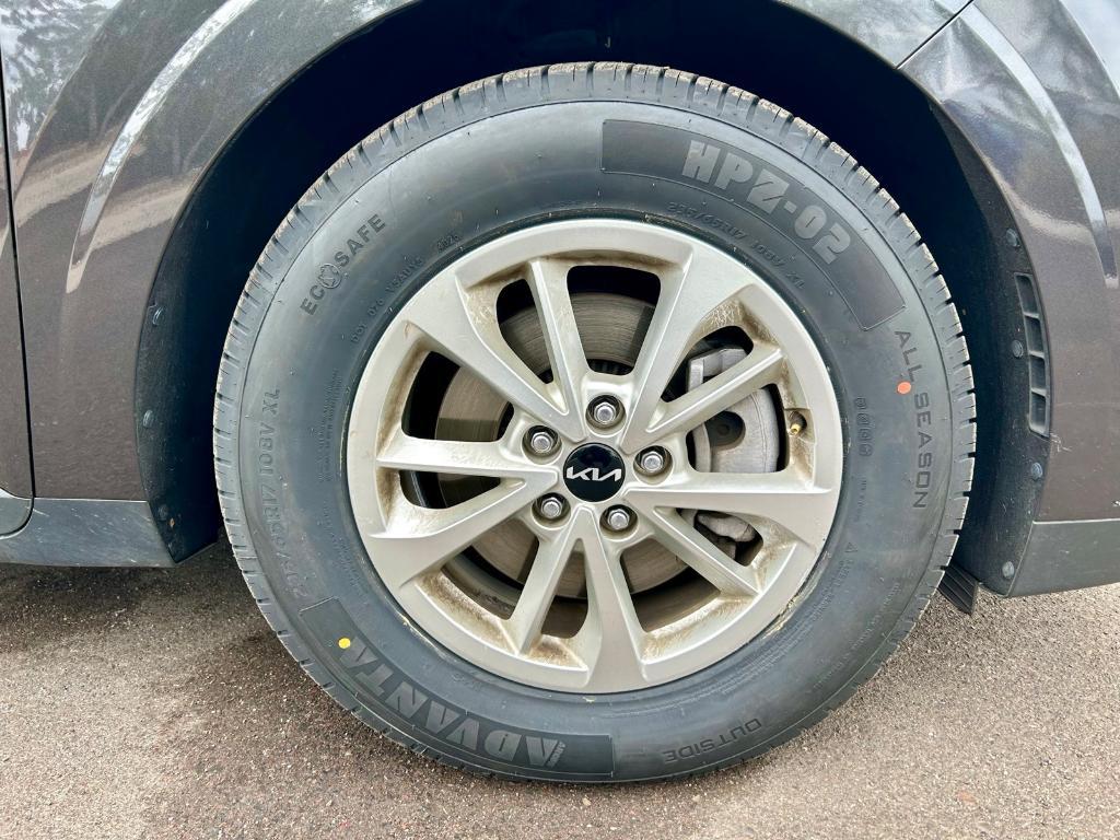 used 2023 Kia Carnival car, priced at $30,492