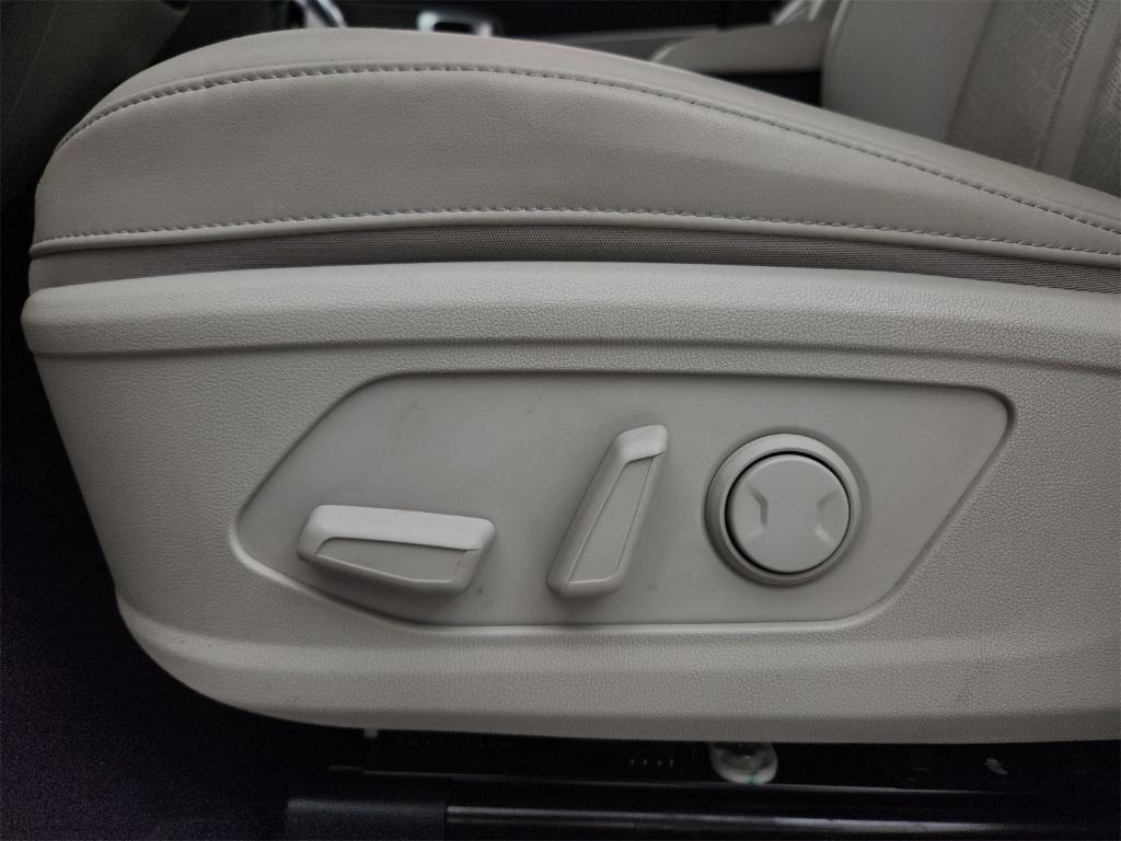 used 2022 Kia Sorento Plug-In Hybrid car, priced at $24,998