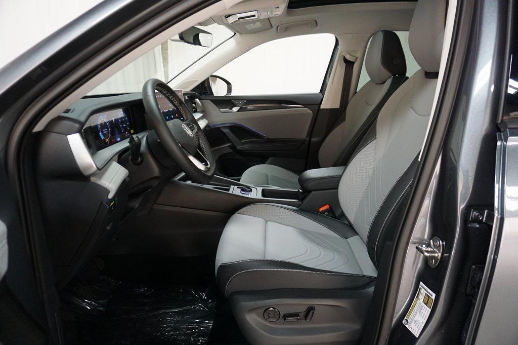 new 2025 Volkswagen Tiguan car, priced at $31,920