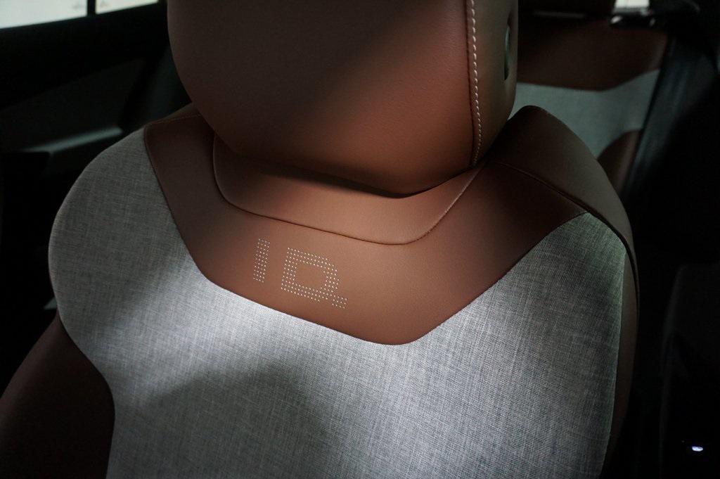 new 2025 Volkswagen ID.4 car, priced at $42,005