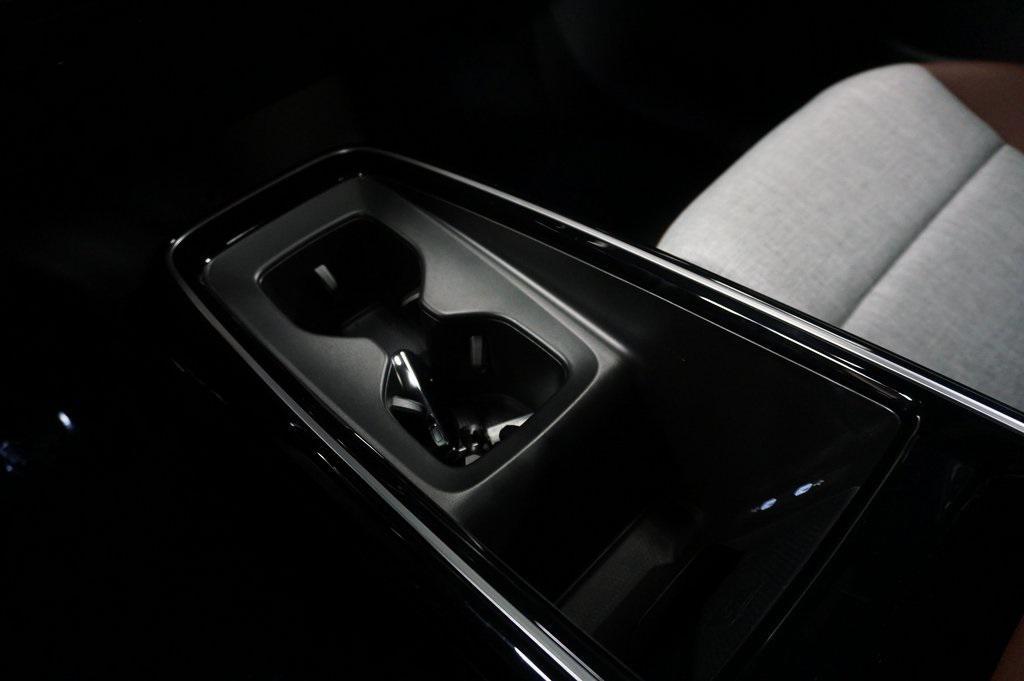 new 2025 Volkswagen ID.4 car, priced at $42,005