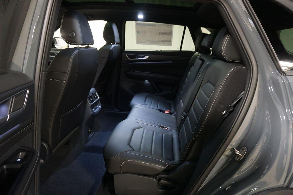 new 2026 Volkswagen Atlas Cross Sport car, priced at $48,237