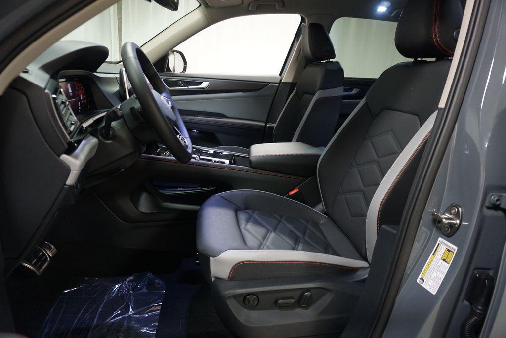 new 2026 Volkswagen Atlas car, priced at $45,014