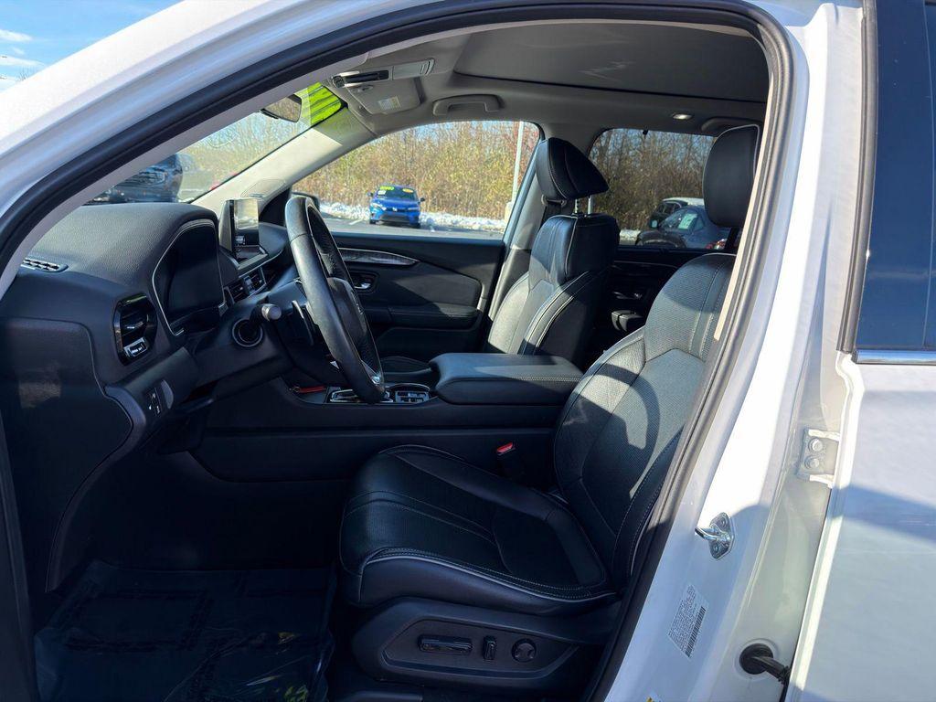 used 2023 Honda Pilot car, priced at $41,800