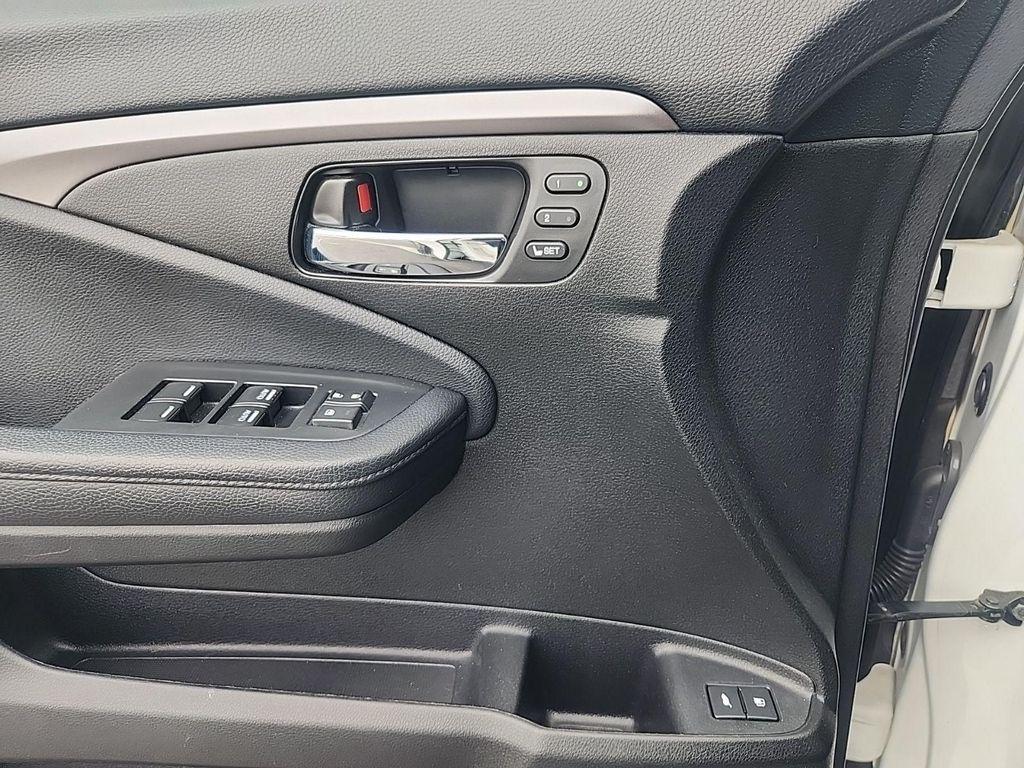 used 2022 Honda Pilot car, priced at $28,800