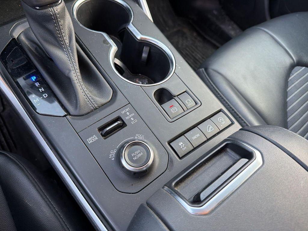 used 2022 Toyota Highlander car, priced at $35,900