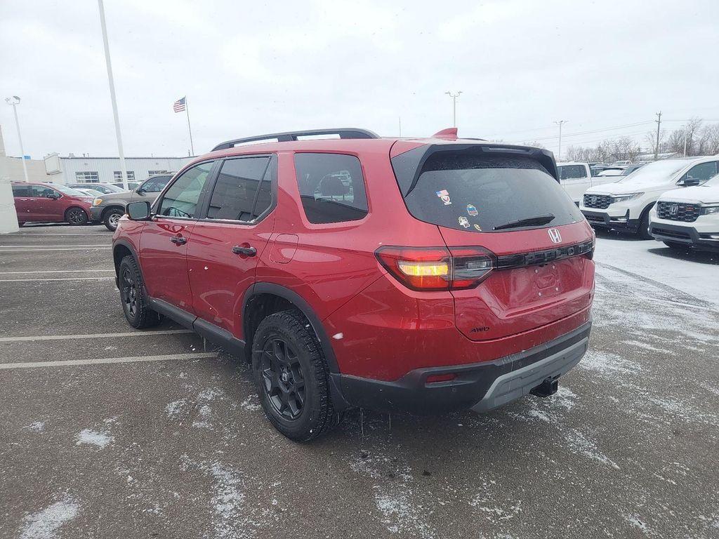 used 2025 Honda Pilot car, priced at $43,800