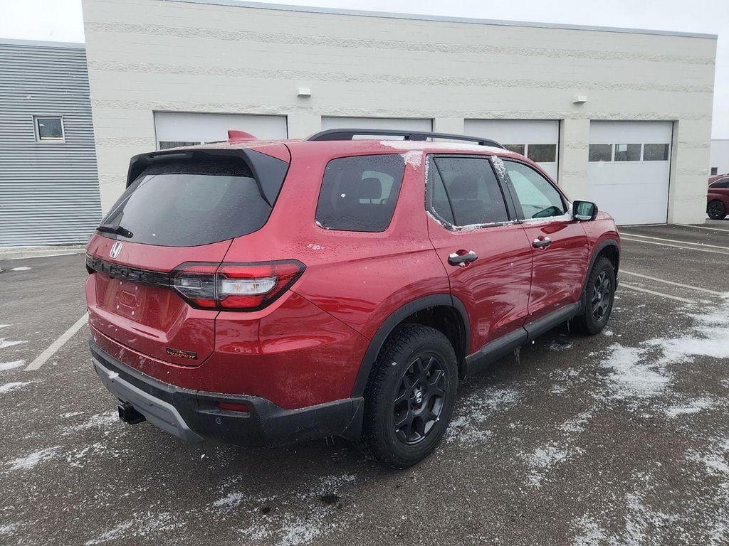 used 2025 Honda Pilot car, priced at $43,800