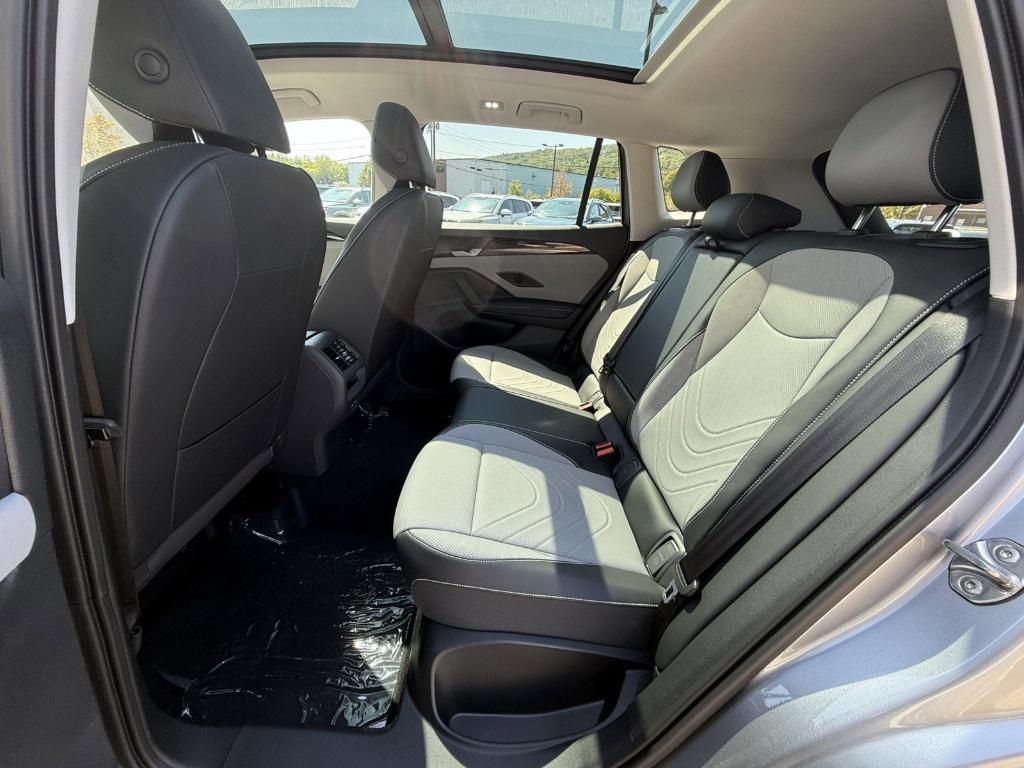 new 2025 Volkswagen Tiguan car, priced at $33,860