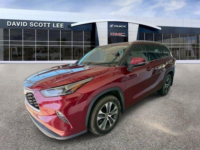 used 2021 Toyota Highlander car, priced at $23,990