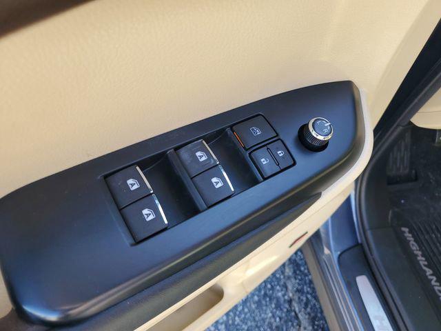 used 2015 Toyota Highlander car, priced at $16,590