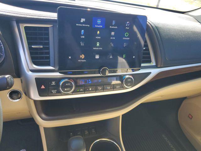 used 2015 Toyota Highlander car, priced at $16,590