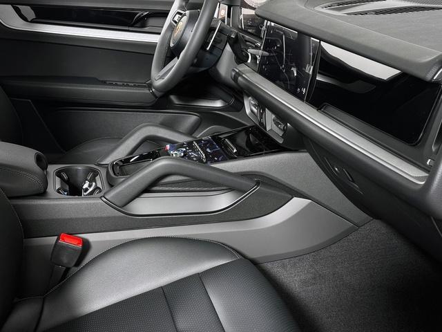 new 2025 Porsche Cayenne car, priced at $89,905