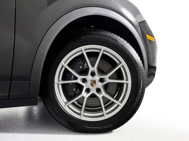 new 2025 Porsche Cayenne car, priced at $89,905