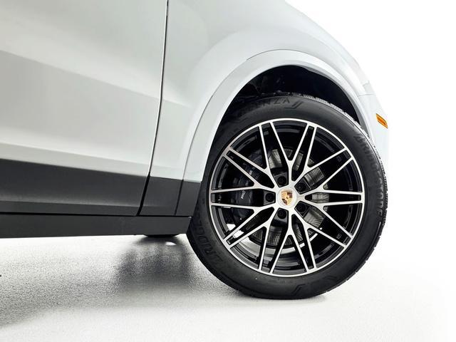 new 2025 Porsche Cayenne car, priced at $102,265