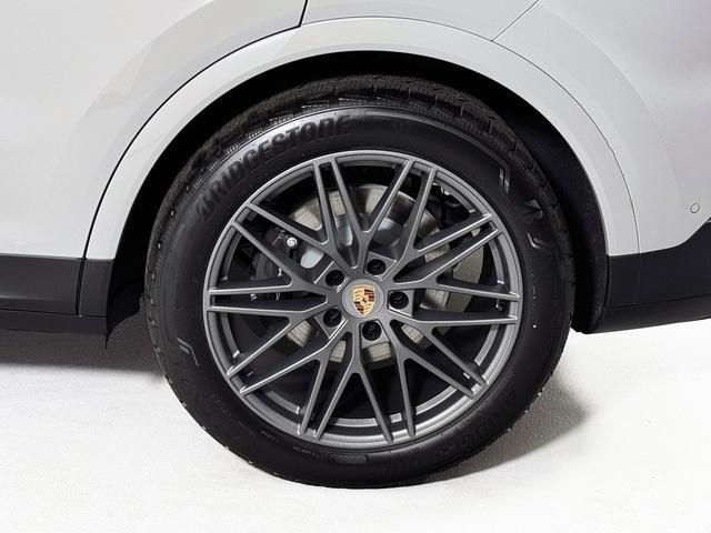 new 2025 Porsche Cayenne car, priced at $106,945