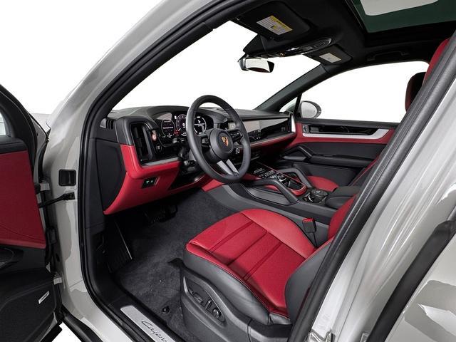 new 2025 Porsche Cayenne car, priced at $102,035