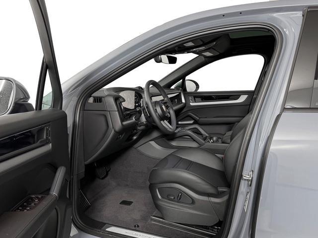 new 2025 Porsche Cayenne car, priced at $111,735